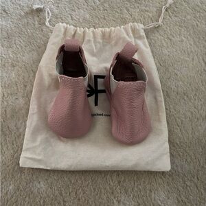 NWOT Freshly Picked Blush Baby Moccasins